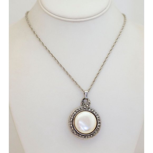 32 inch, Vintage Silver Tone Circle Faux Pearl Necklace by Avon - N1 - Picture 2 of 2